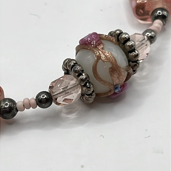 Pink and Silver Beaded Pearls Bracelet with Delicate Design Lamp work beads - Picture 5 of 14